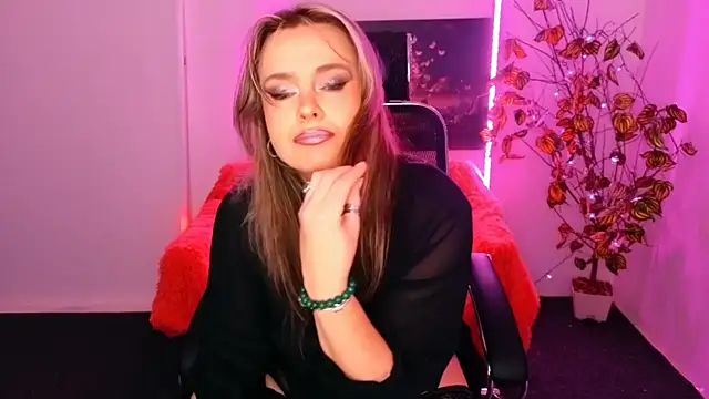 AnielaFox online show from November 7, 8:14 am