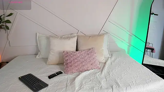 alanarouge online show from December 5, 11:52 am