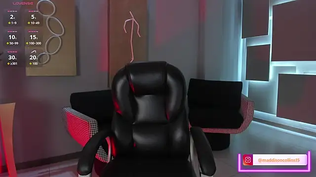 Snapshot of MaddisonCollins chatting on February 18, 11:17 am MaddisonCollins online show from February 18, 11:17 am