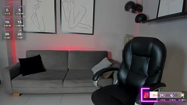 Snapshot of MaddisonCollins chatting on April 22, 11:12 am MaddisonCollins online show from April 22, 11:12 am
