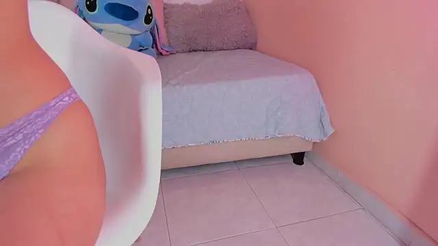 Snapshot of Olivia_pretty_ chatting on March 6, 12:41 pm Olivia pretty online show from March 6, 12:41 pm