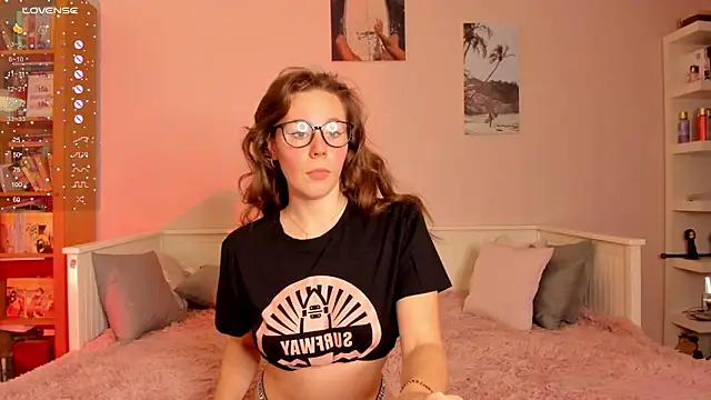 Snapshot of pusi_musi chatting on February 11, 2:11 pm pusi musi online show from February 11, 2:11 pm