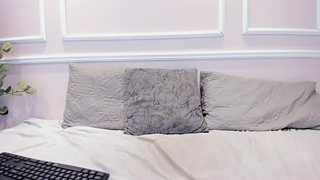 Lucy Canel online show from November 18, 12:05 am