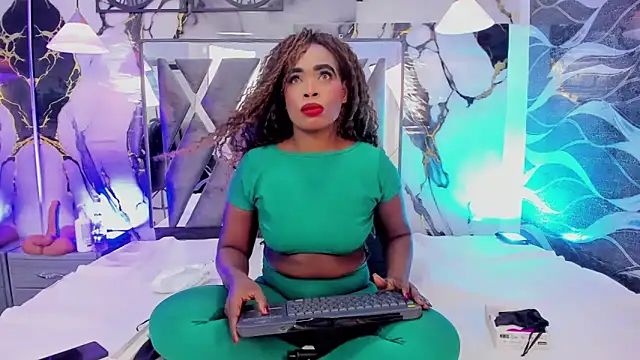 CandyMartinez  online show from May 7, 7:52 pm