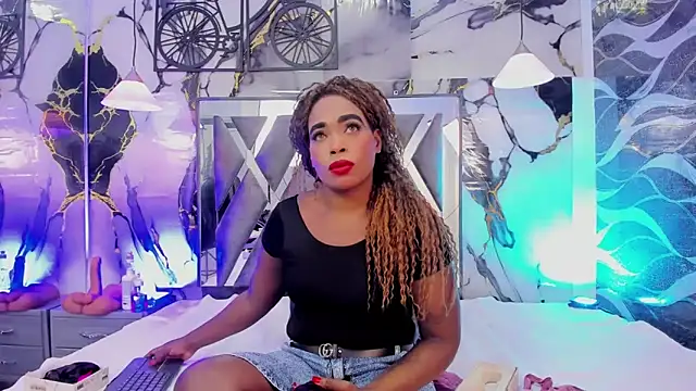 CandyMartinez  online show from May 12, 8:39 pm