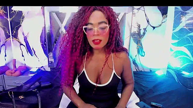 CandyMartinez  online show from May 26, 8:38 pm