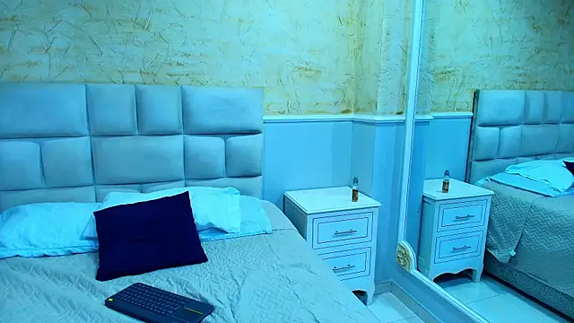 Snapshot of LexiAndDeker chatting on September 26, 4:44 pm LexiAndDeker online show from September 26, 4:44 pm