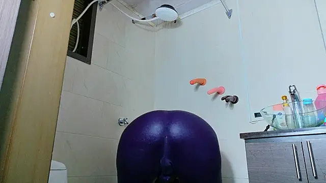 Snapshot of scarlettbooty chatting on September 24, 2:15 am scarlettbooty online show from September 24, 2:15 am