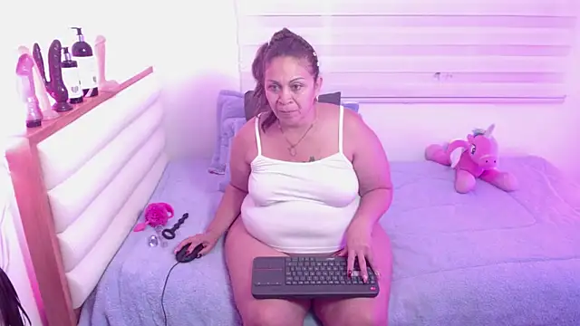 scarlettbooty online show from April 28, 10:09 am