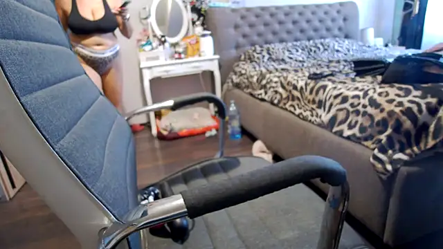 Snapshot of Jennifer24___ chatting on September 15, 9:42 am Jennifer24 online show from September 15, 9:42 am