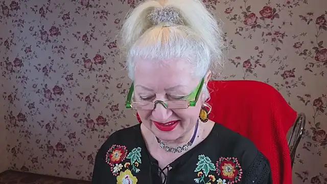 Maya Mayflower online show from November 30, 5:00 am