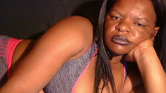 Snapshot of ebony_rose11 chatting on June 7, 8:01 pm ebony rose11 online show from June 7, 8:01 pm