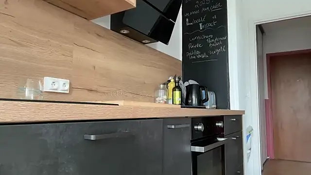 Snapshot of HevaRose chatting on September 18, 10:06 am HevaRose online show from September 18, 10:06 am