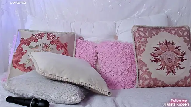 Snapshot of julieta_cooper20 chatting on June 5, 6:52 am julieta cooper20 online show from June 5, 6:52 am