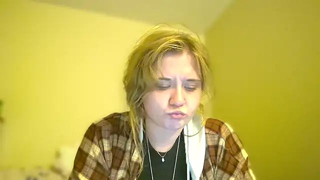 Snapshot of Dessydrips chatting on February 9, 11:03 am Dessydrips online show from February 9, 11:03 am