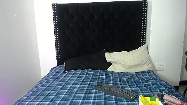 Snapshot of Ayliinn_ chatting on March 14, 3:37 am Ayliinn online show from March 14, 3:37 am