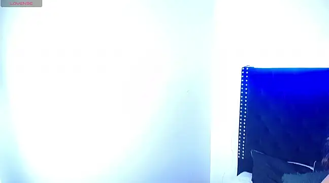 Snapshot of Ayliinn_ chatting on March 20, 2:51 am Ayliinn online show from March 20, 2:51 am