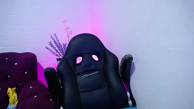 Snapshot of Ayliinn_ chatting on September 21, 4:03 am Ayliinn online show from September 21, 4:03 am