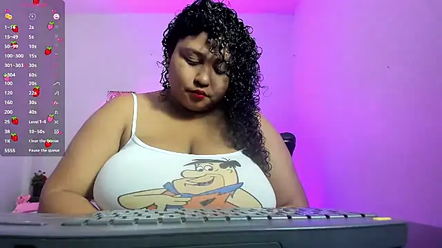 Snapshot of Ayliinn_ chatting on October 17, 2:37 am Ayliinn online show from October 17, 2:37 am