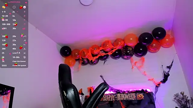 Snapshot of Ayliinn_ chatting on October 24, 4:20 am Ayliinn online show from October 24, 4:20 am