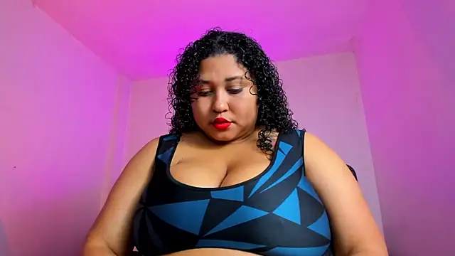 Snapshot of Ayliinn_ chatting on November 24, 3:39 am Ayliinn online show from November 24, 3:39 am