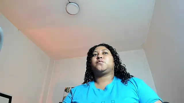 Snapshot of Ayliinn_ chatting on November 25, 2:44 am Ayliinn online show from November 25, 2:44 am