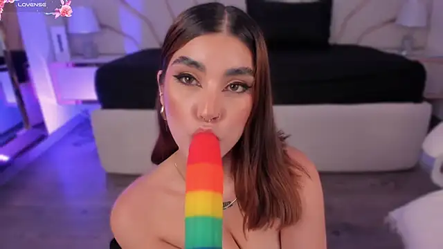 Snapshot of Violeta-Marquez chatting on March 13, 3:06 pm Violeta-Marquez online show from March 13, 3:06 pm