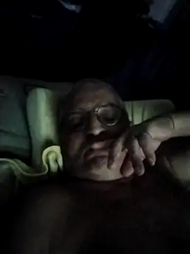 Snapshot of coolbrady17 chatting on March 5, 8:32 pm coolbrady17 online show from March 5, 8:32 pm