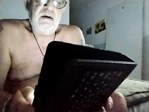 Snapshot of coolbrady17 chatting on March 16, 9:58 pm coolbrady17 online show from March 16, 9:58 pm