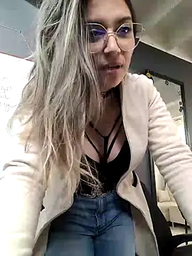 Isabella Varella online show from March 20, 9:24 pm