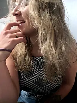 Isabella Varella online show from January 19, 1:15 pm