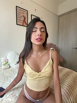 Snapshot of ZaraLuuv chatting on June 6, 6:34 pm ZaraLuuv online show from June 6, 6:34 pm