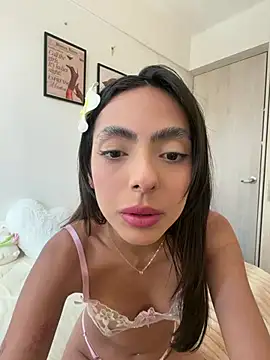 Snapshot of ZaraLuuv chatting on June 9, 6:19 pm ZaraLuuv online show from June 9, 6:19 pm