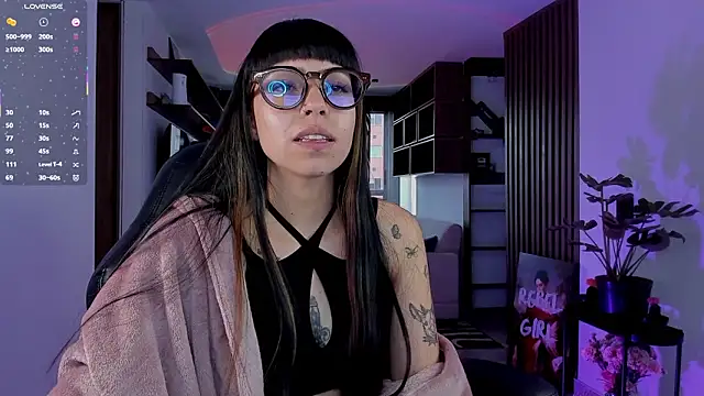 Saraa Desiree online show from February 2, 9:02 pm