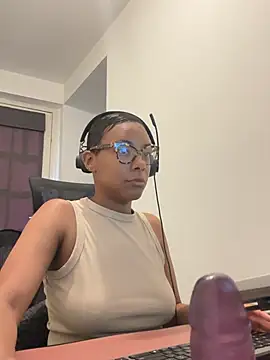 Snapshot of Melia_Rayne chatting on May 27, 9:39 am Melia Rayne online show from May 27, 9:39 am