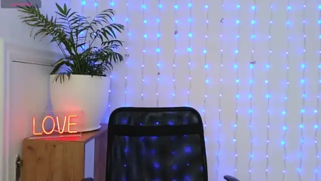 neferutt online show from January 13, 1:16 pm