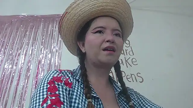 Snapshot of abbydirtys chatting on October 10, 12:20 am abbydirtys online show from October 10, 12:20 am