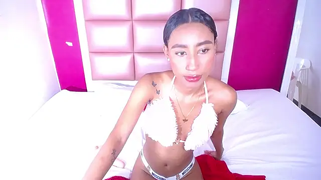 Snapshot of tiny_sarah1 chatting on March 4, 9:32 pm tiny sarah1 online show from March 4, 9:32 pm