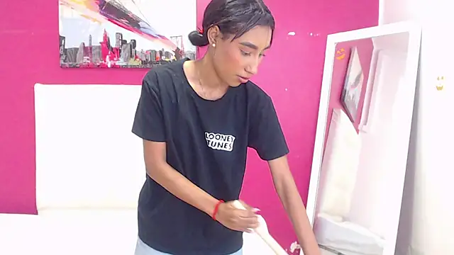 Snapshot of tiny_sarah1 chatting on March 12, 3:02 am tiny sarah1 online show from March 12, 3:02 am