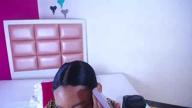 Snapshot of tiny_sarah1 chatting on October 29, 3:36 pm tiny sarah1 online show from October 29, 3:36 pm