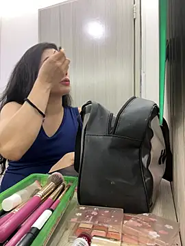 isabella winkler online show from February 16, 1:07 pm