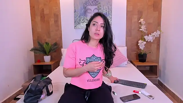 isabella winkler online show from March 13, 10:33 am