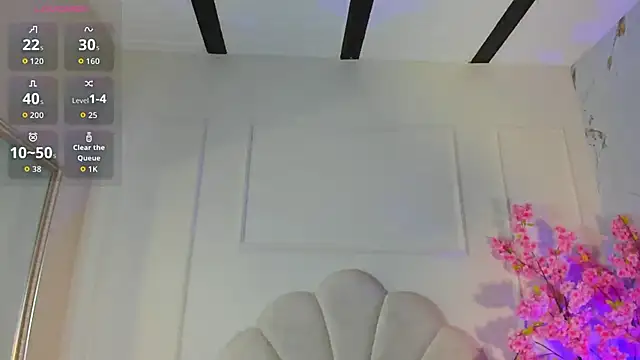 Snapshot of Candaceoweens chatting on October 24, 3:47 am Candaceoweens online show from October 24, 3:47 am