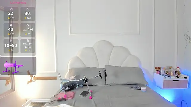 Snapshot of Candaceoweens chatting on December 15, 3:44 am Candaceoweens online show from December 15, 3:44 am