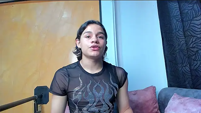 Moonroxe  online show from March 12, 10:50 pm