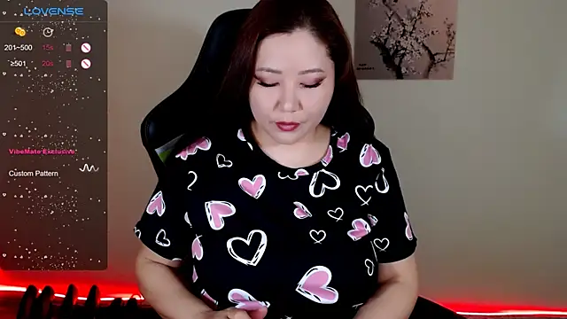 Snapshot of LisaAsianFlower chatting on April 17, 3:31 am LisaAsianFlower online show from April 17, 3:31 am