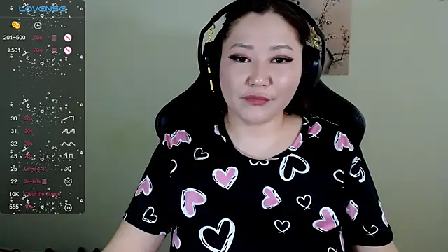 Snapshot of LisaAsianFlower chatting on April 24, 5:21 am LisaAsianFlower online show from April 24, 5:21 am