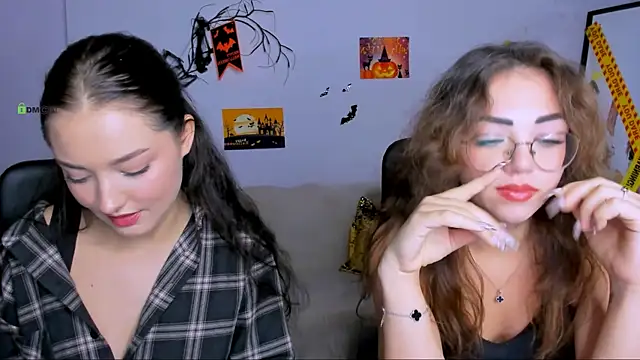 kiki swan online show from October 27, 2:32 pm