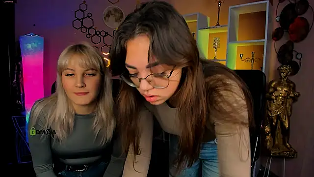 kiki swan online show from December 19, 6:42 am