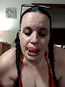 Snapshot of cattlegurl chatting on March 4, 8:27 pm cattlegurl online show from March 4, 8:27 pm